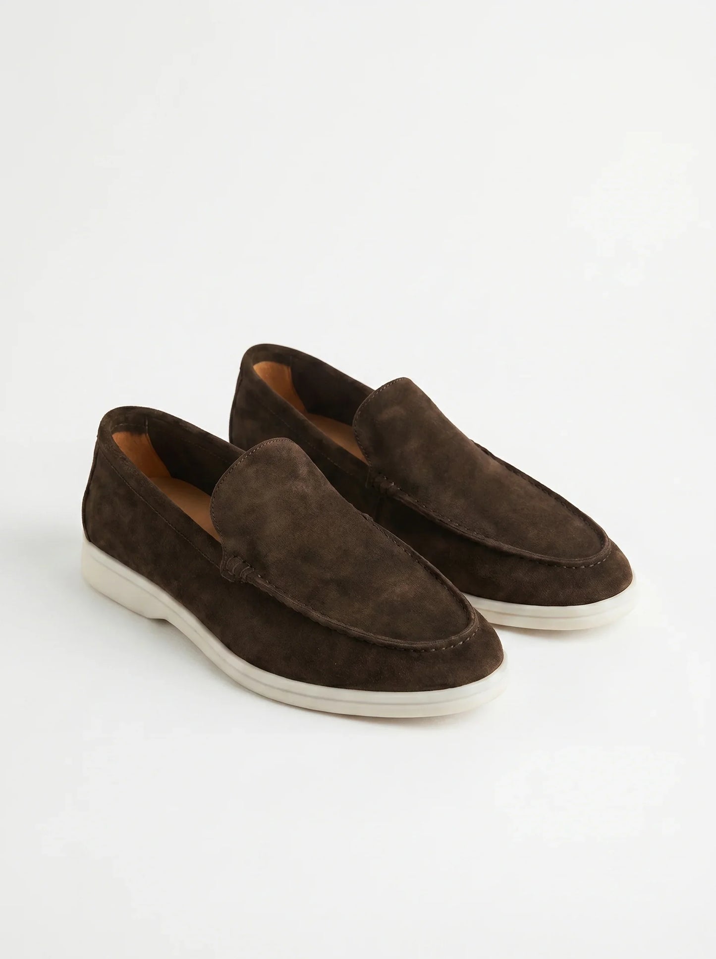 Elegantes mocasines de ante