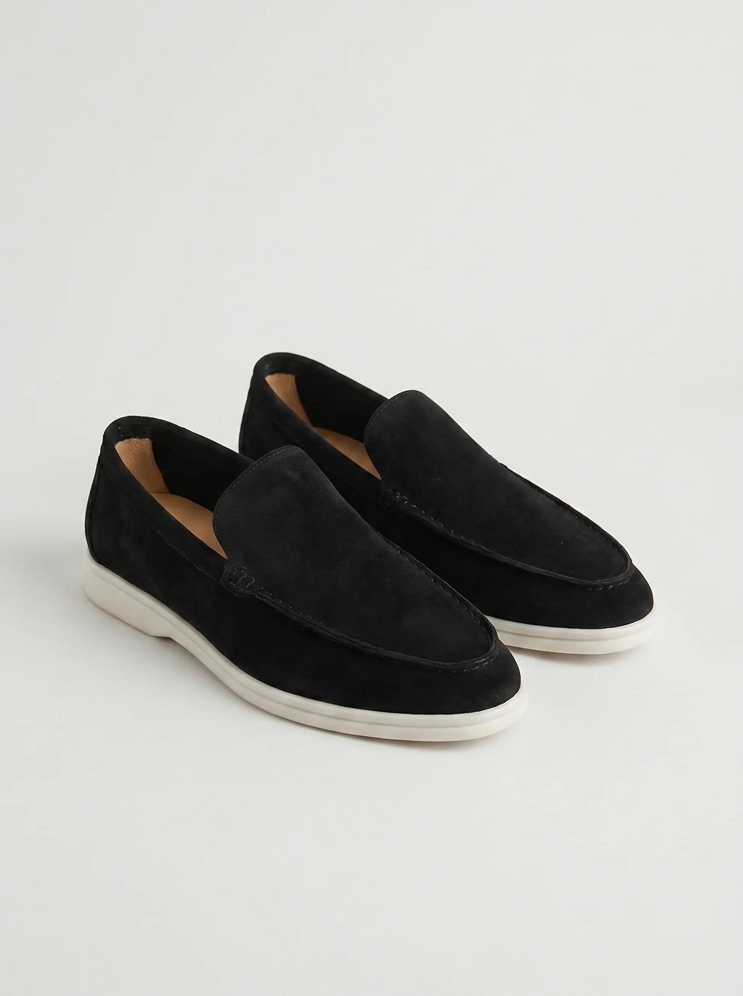 Elegantes mocasines de ante